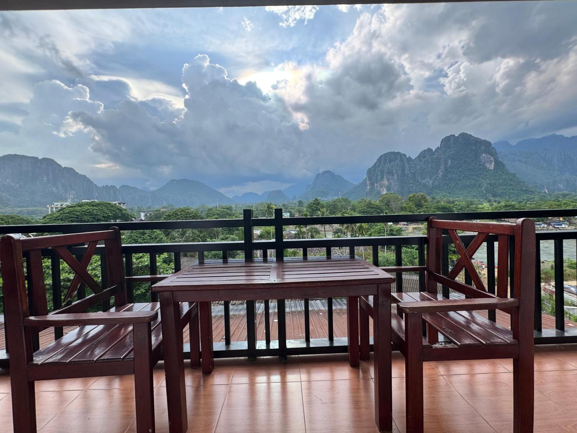 Vang Vieng Santara Backpackers Hostel Екстериор снимка